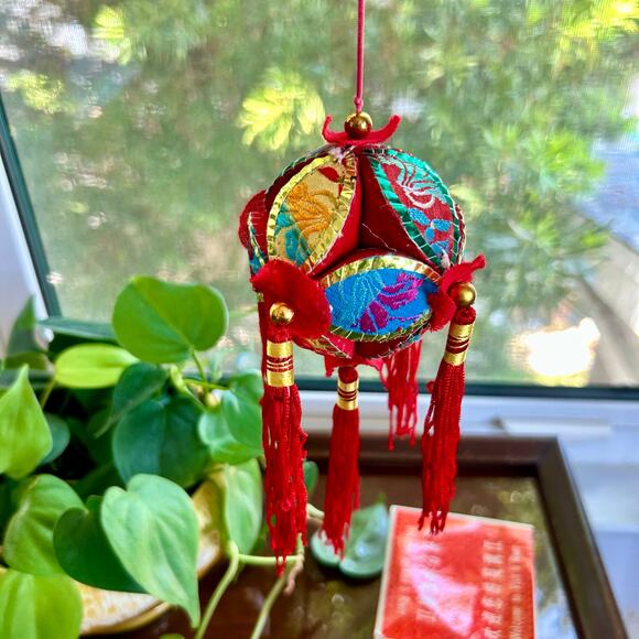 Vintage Chinese Silk Embroidered Souvenir Love Ball Ornament from Li River - Picture 5 of 10